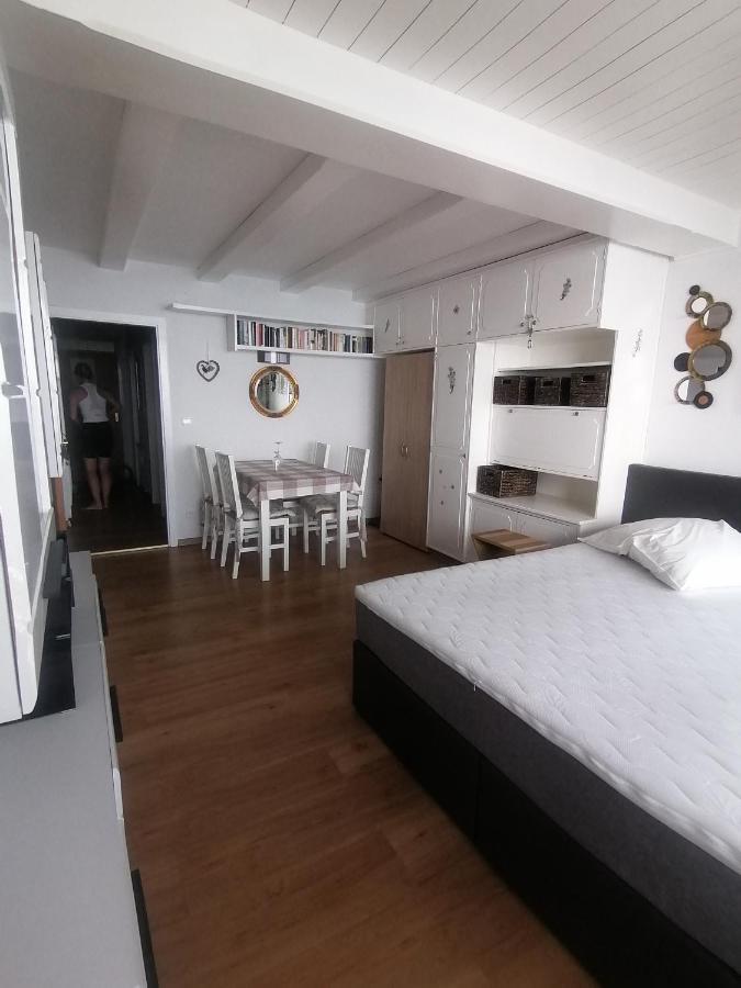 Haus Enzian - Apartment Gerlitzen Kanzelhohe Bagian luar foto