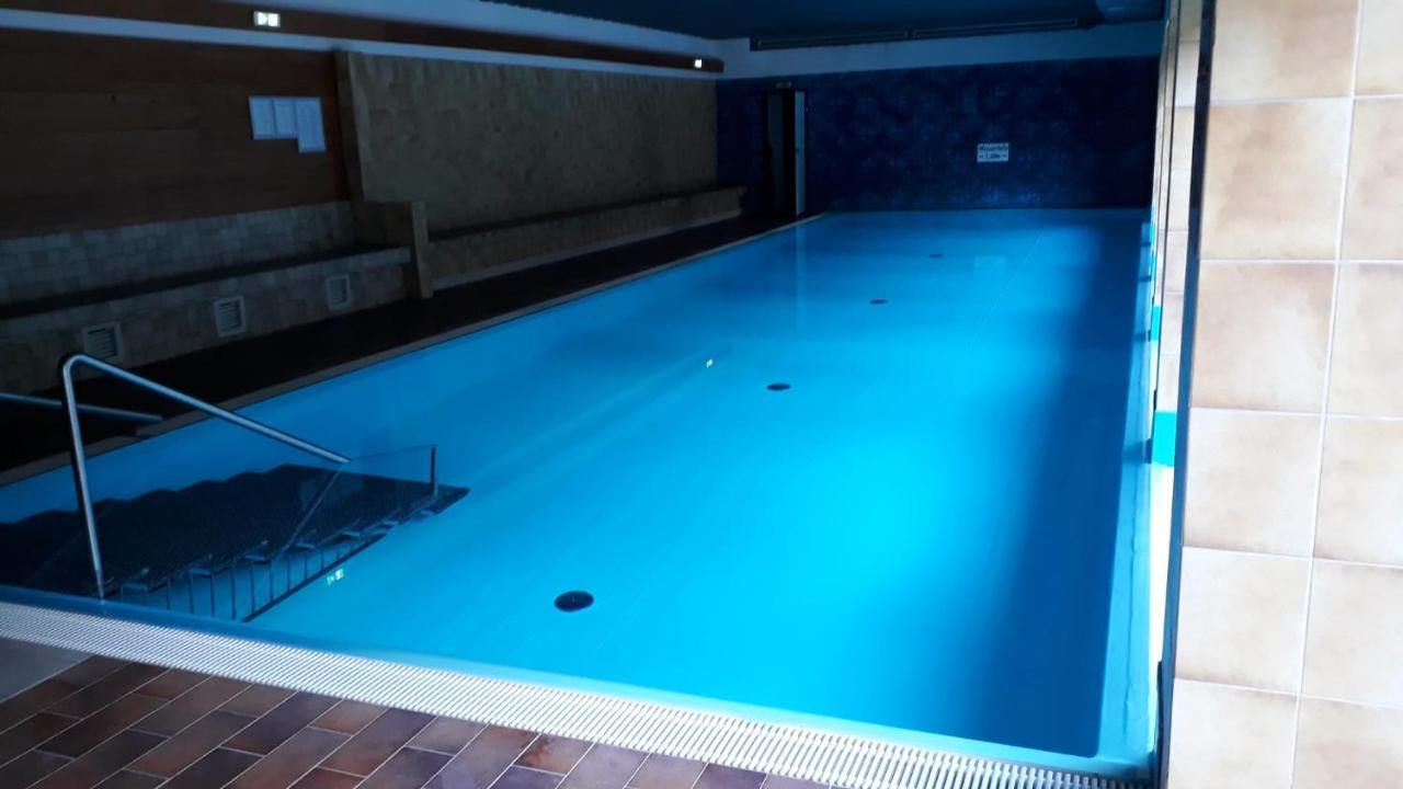 Haus Enzian - Apartment Gerlitzen Kanzelhohe Bagian luar foto